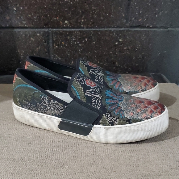 1. State Black Floral Canvas Slip On Sneakers W Peacock Design - Picture 1 of 11